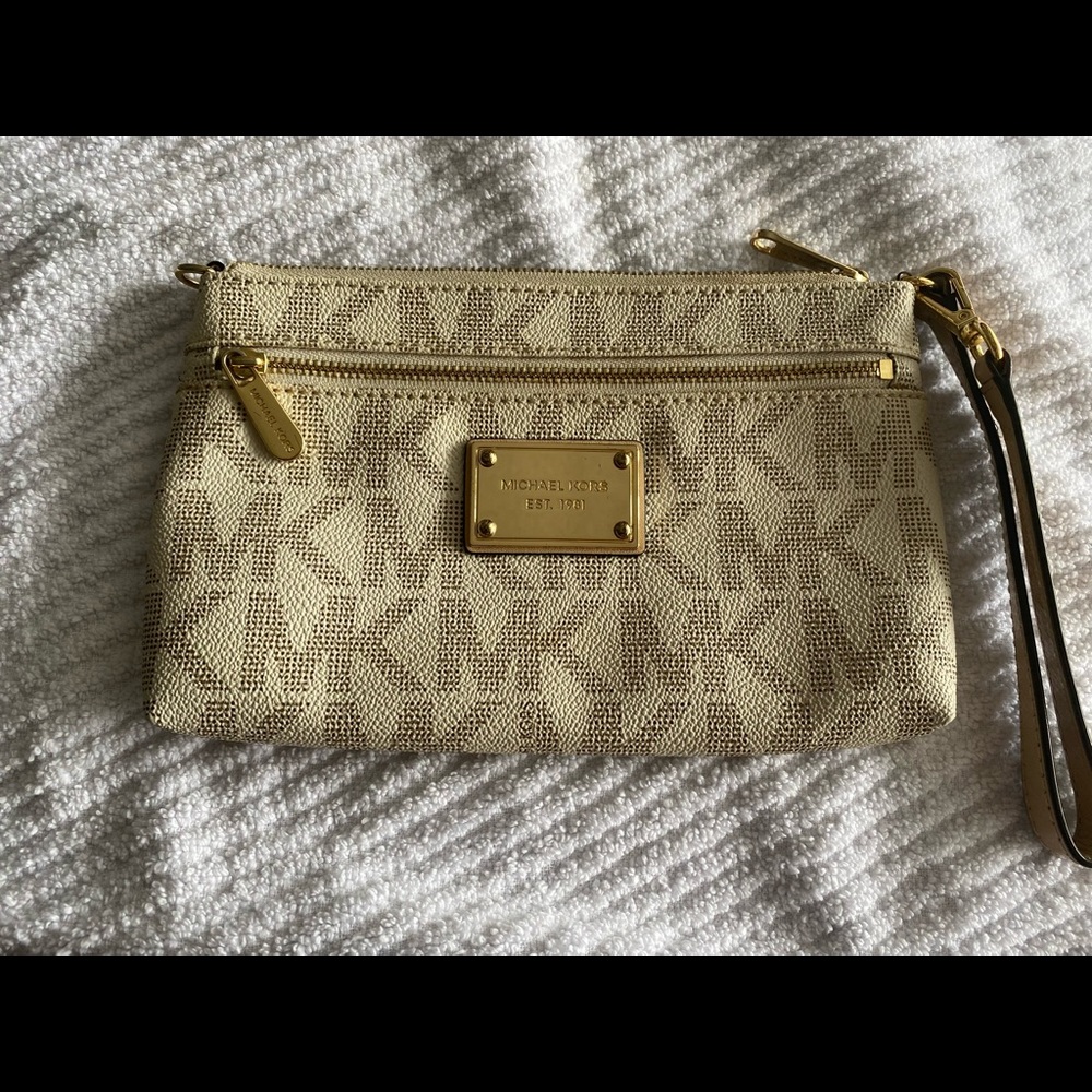Michael kors clutch